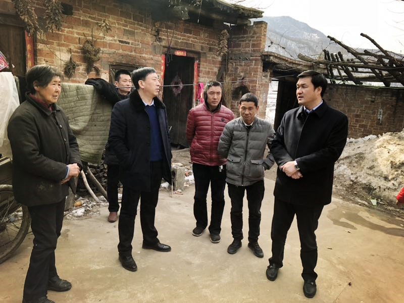 民建“組團(tuán)”慰問(wèn)，企業(yè)送溫暖到家